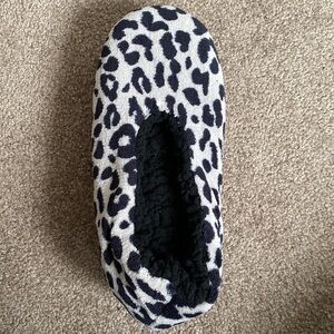 Isaac Mizrahi - Leopard Print Fleece Slippers, Size Large, 9 / 10​​​​​​​​​​